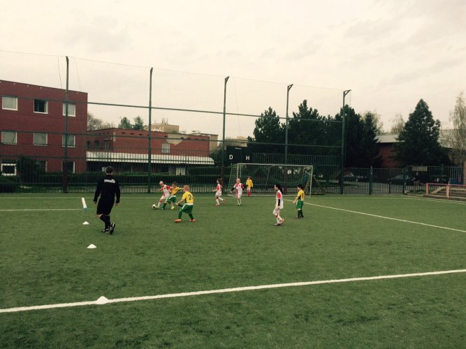 U8 - JARO SE ROZJELO V PLNÉM PROUDU