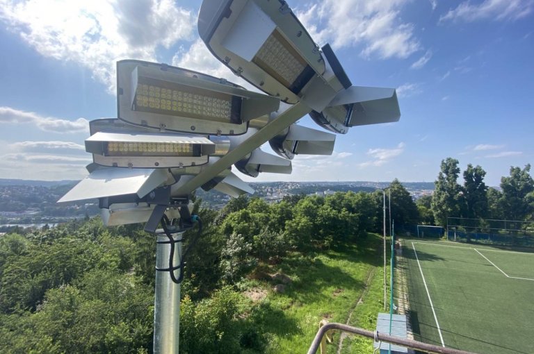 20210721-09-15-16-afk-podoli-19-7-21-3-montaz-krytu.jpg