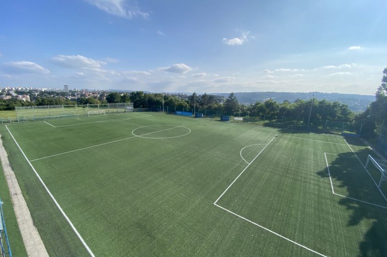20210721-09-15-16-afk-podoli-19-7-21-6-montaz-krytu.jpg