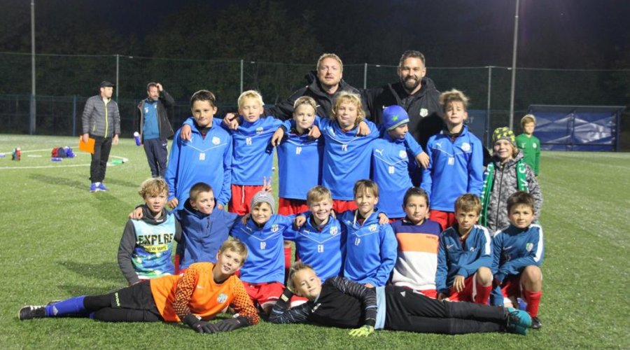 U11 - S ADMIROU ZŮSTALY BODY DOMA