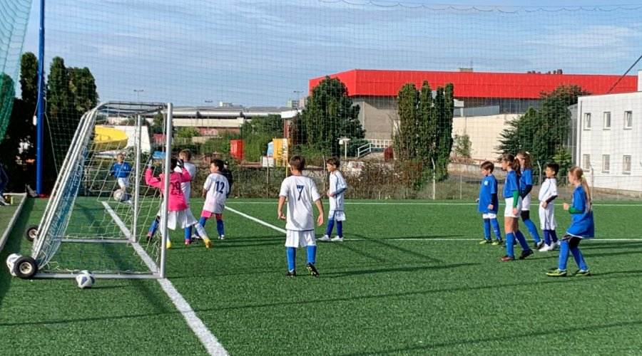 U11 DÍVKY -  RANNÍ SLUNCE VE VRŠOVICÍCH / DÉŠŤ V KRÁLOVICÍCH