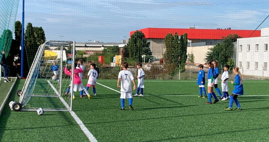 U11 DÍVKY -  RANNÍ SLUNCE VE VRŠOVICÍCH / DÉŠŤ V KRÁLOVICÍCH