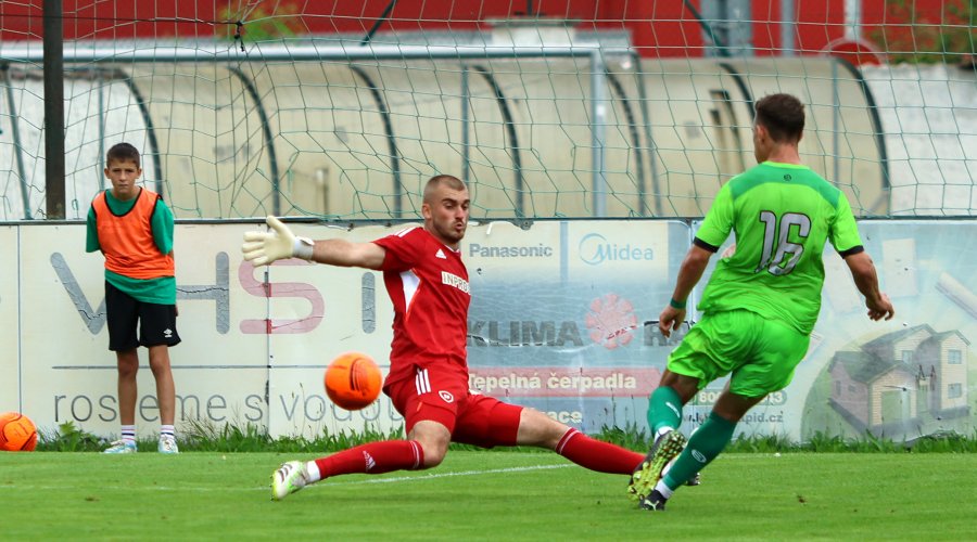 MUŽI A - ROZHODL PRVNÍ POLOČAS